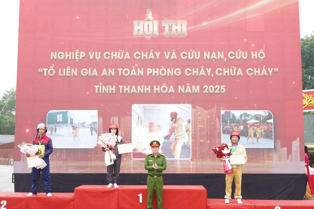 Thanh Hóa: Hơn 200 thành viên Tổ liên gia an toàn PCCC thi tài nghiệp vụ năm 2025- Ảnh 4.