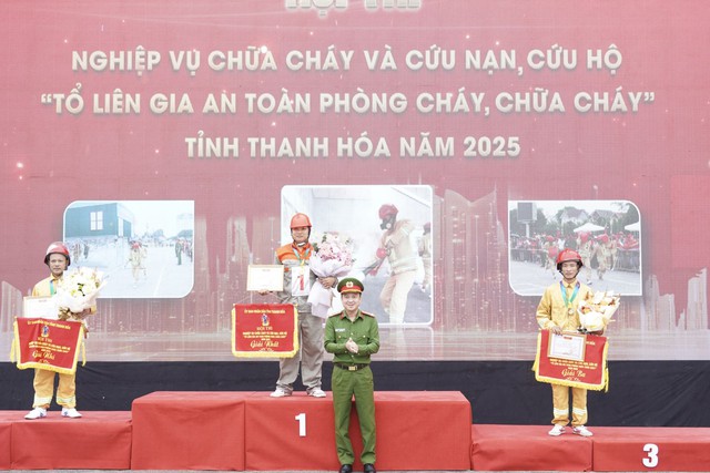 Thanh Hóa: Hơn 200 thành viên Tổ liên gia an toàn PCCC thi tài nghiệp vụ năm 2025- Ảnh 6.