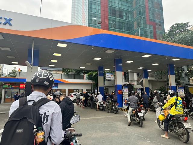 Giá xăng tăng nhẹ, dầu diesel tăng hơn 500 đồng/lít- Ảnh 1.