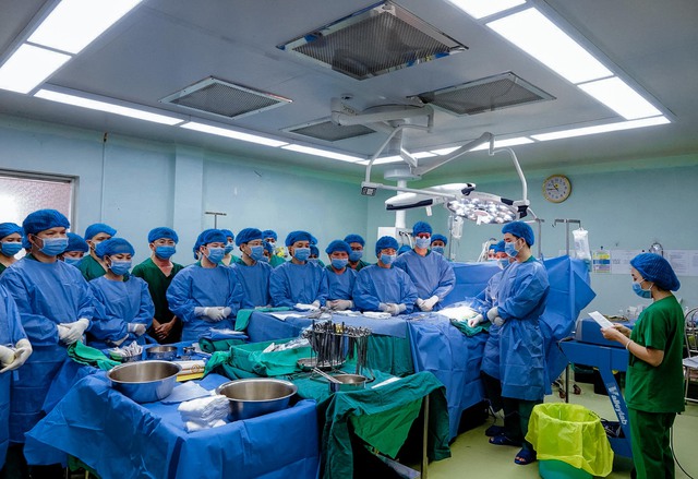 Cần Thơ: Cuộc vận chuyển 2.000km mang sự sống cho người chờ ghép tạng- Ảnh 3. Cần Thơ: Cuộc vận chuyển 2.000km mang sự sống cho người chờ ghép tạng- Ảnh 3.