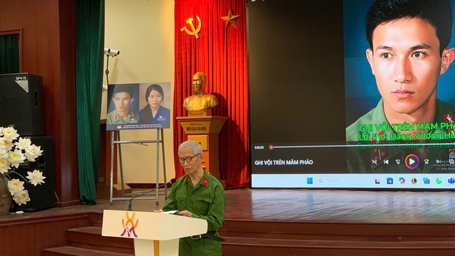 Trao tặng bộ sưu tập di ảnh và giới thiệu Nhật ký chiến trường “Ghi vội trên mâm pháo”- Ảnh 3.