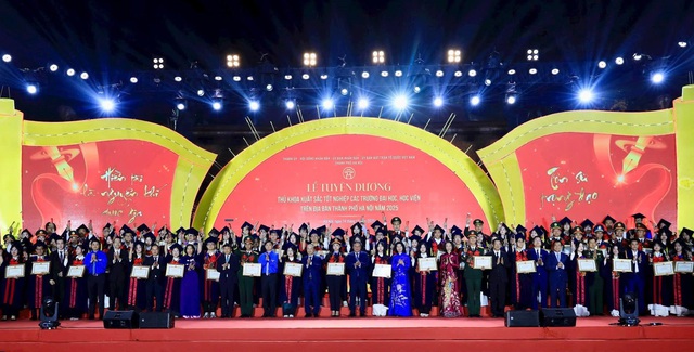 Tuyên dương 95 Thủ khoa xuất sắc tốt nghiệp các trường đại học, học viện trên địa bàn Thủ đô năm 2025- Ảnh 3.