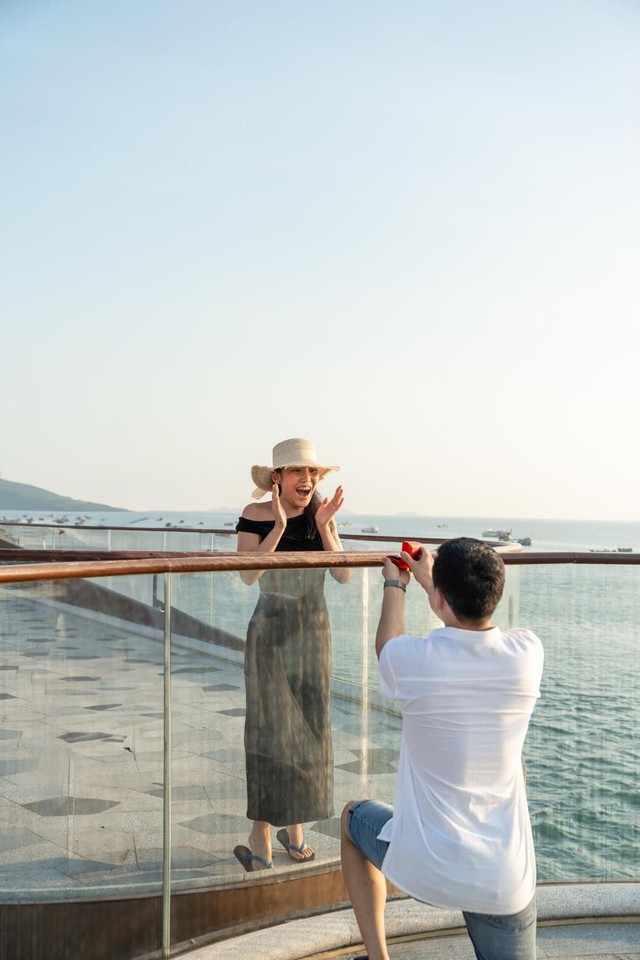 Hàng nghìn cặp đôi đến Cầu Hôn tại Phú Quốc để cầu hôn- Ảnh 4. Hàng nghìn cặp đôi đến Cầu Hôn tại Phú Quốc để cầu hôn- Ảnh 4.