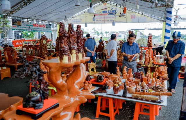 Đa dạng các sản phẩm tại Ngày hội Cua Cà Mau - lần thứ II năm 2025- Ảnh 10. Đa dạng các sản phẩm tại Ngày hội Cua Cà Mau - lần thứ II năm 2025- Ảnh 10.