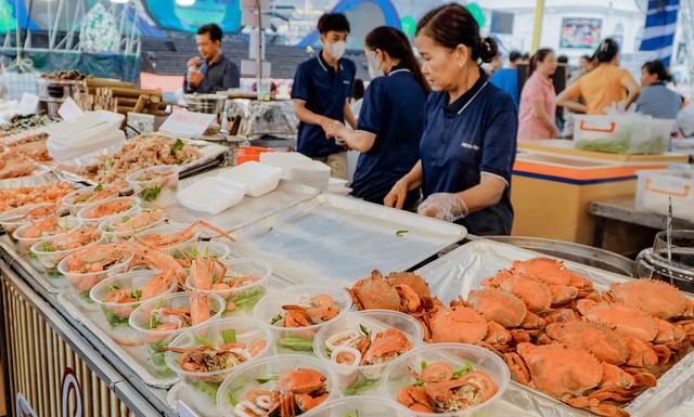 Đa dạng các sản phẩm tại Ngày hội Cua Cà Mau - lần thứ II năm 2025- Ảnh 11. Đa dạng các sản phẩm tại Ngày hội Cua Cà Mau - lần thứ II năm 2025- Ảnh 11.