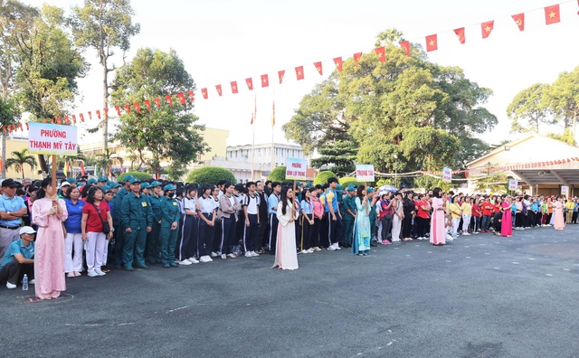 TP.HCM: Hơn 2.000 vận động viên không chuyên dự đại hội TDTT liên 5 phường năm 2025- Ảnh 4. TP.HCM: Hơn 2.000 vận động viên không chuyên dự đại hội TDTT liên 5 phường năm 2025- Ảnh 4.