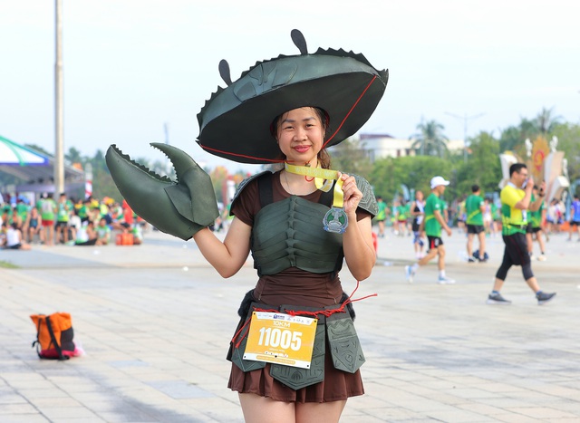 Những màn hóa trang ấn tượng tại Giải Marathon Cà Mau 2025- Ảnh 3. Những màn hóa trang ấn tượng tại Giải Marathon Cà Mau 2025- Ảnh 3.