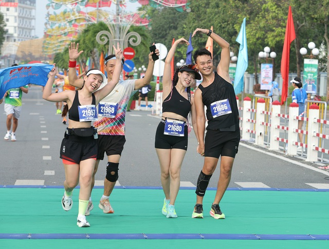 Những màn hóa trang ấn tượng tại Giải Marathon Cà Mau 2025- Ảnh 5. Những màn hóa trang ấn tượng tại Giải Marathon Cà Mau 2025- Ảnh 5.