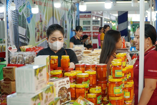 Đa dạng các sản phẩm tại Ngày hội Cua Cà Mau - lần thứ II năm 2025- Ảnh 3. Đa dạng các sản phẩm tại Ngày hội Cua Cà Mau - lần thứ II năm 2025- Ảnh 3.