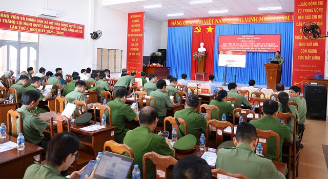 Công an tỉnh An Giang triển khai mô hình mã QR - tiếp nhận phản ánh, kiến nghị về ANTT- Ảnh 5. Công an tỉnh An Giang triển khai mô hình mã QR - tiếp nhận phản ánh, kiến nghị về ANTT- Ảnh 5.