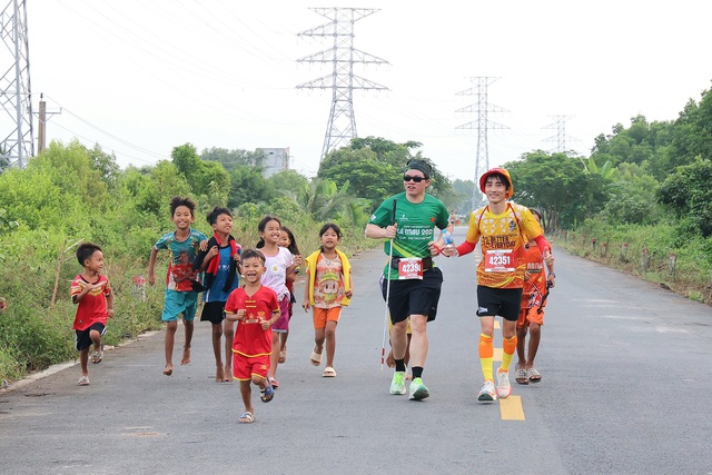 Những màn hóa trang ấn tượng tại Giải Marathon Cà Mau 2025- Ảnh 1. Những màn hóa trang ấn tượng tại Giải Marathon Cà Mau 2025- Ảnh 1.