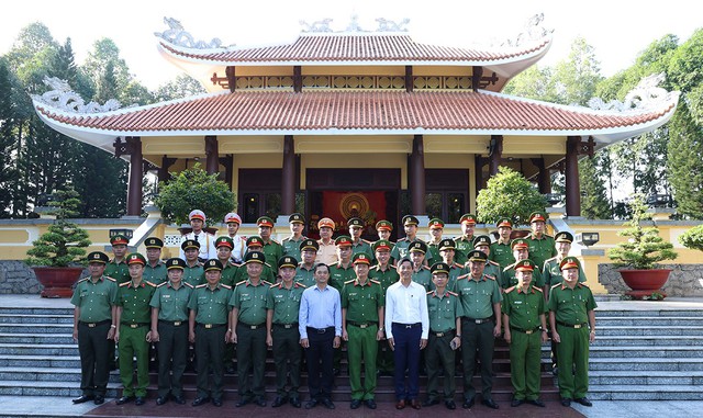 Công an tỉnh An Giang triển khai mô hình mã QR - tiếp nhận phản ánh, kiến nghị về ANTT- Ảnh 8. Công an tỉnh An Giang triển khai mô hình mã QR - tiếp nhận phản ánh, kiến nghị về ANTT- Ảnh 8.