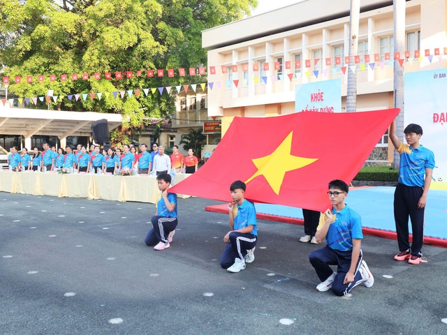 TP.HCM: Hơn 2.000 vận động viên không chuyên dự đại hội TDTT liên 5 phường năm 2025- Ảnh 3. TP.HCM: Hơn 2.000 vận động viên không chuyên dự đại hội TDTT liên 5 phường năm 2025- Ảnh 3.