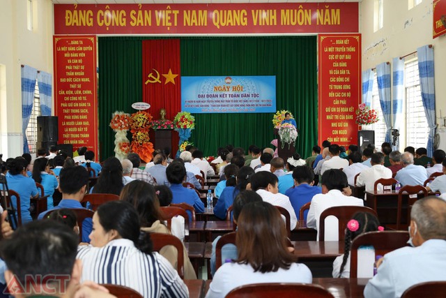 Giám đốc Công an TP Cần Thơ dự Ngày hội Đại đoàn kết phường Thới An Đông- Ảnh 1. Giám đốc Công an TP Cần Thơ dự Ngày hội Đại đoàn kết phường Thới An Đông- Ảnh 1.