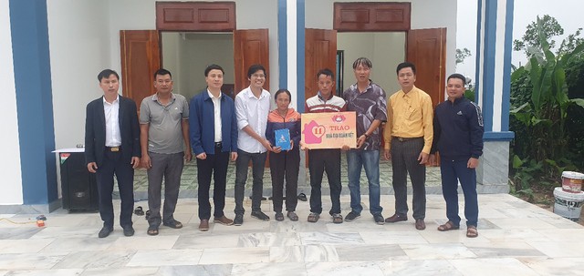 Nghệ An: Nhà báo Thái Quảng bàn giao nhà Đại đoàn kết- Ảnh 7. Nghệ An: Nhà báo Thái Quảng bàn giao nhà Đại đoàn kết- Ảnh 7.