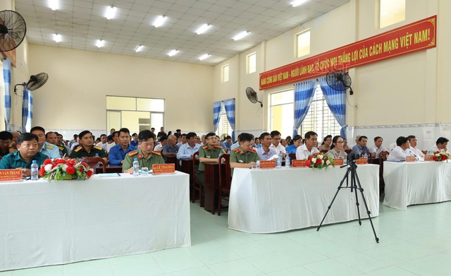 Giám đốc Công an TP Cần Thơ dự Ngày hội Đại đoàn kết phường Thới An Đông- Ảnh 2. Giám đốc Công an TP Cần Thơ dự Ngày hội Đại đoàn kết phường Thới An Đông- Ảnh 2.