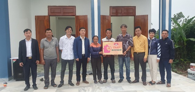 Nghệ An: Nhà báo Thái Quảng bàn giao nhà Đại đoàn kết- Ảnh 6. Nghệ An: Nhà báo Thái Quảng bàn giao nhà Đại đoàn kết- Ảnh 6.