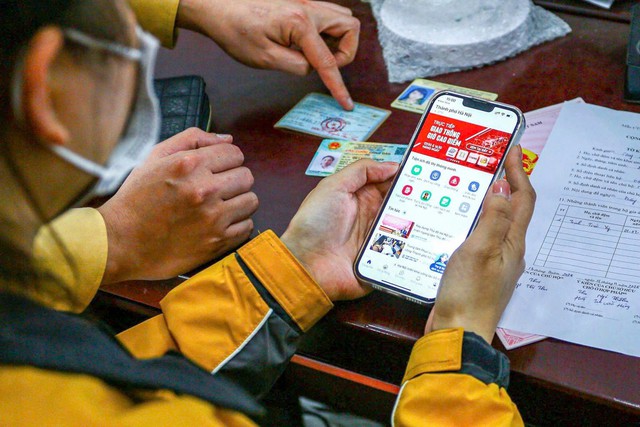 Hà Nội: Hơn 82.000 hồ sơ được cập nhật trong cao điểm làm sạch dữ liệu giao thông- Ảnh 1. Hà Nội: Hơn 82.000 hồ sơ được cập nhật trong cao điểm làm sạch dữ liệu giao thông- Ảnh 1.