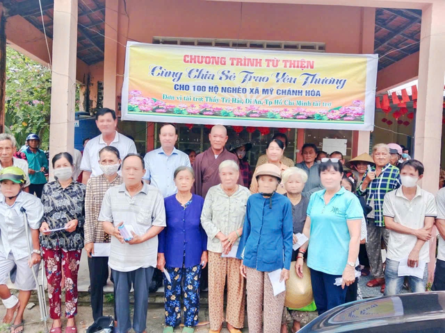 Ấm áp những phần quà nghĩa tình gửi đến người yếu thế ở Mỹ Chánh Hoà- Ảnh 2. Ấm áp những phần quà nghĩa tình gửi đến người yếu thế ở Mỹ Chánh Hoà- Ảnh 2.