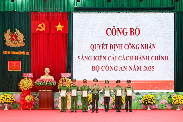 Bộ Công an đẩy mạnh chuyển đổi số trong CCHC: Hài lòng của người dân đạt gần 97%- Ảnh 4. Bộ Công an đẩy mạnh chuyển đổi số trong CCHC: Hài lòng của người dân đạt gần 97%- Ảnh 4.