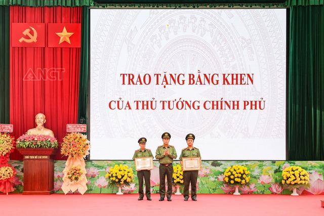 Bộ Công an đẩy mạnh chuyển đổi số trong CCHC: Hài lòng của người dân đạt gần 97%- Ảnh 5. Bộ Công an đẩy mạnh chuyển đổi số trong CCHC: Hài lòng của người dân đạt gần 97%- Ảnh 5.