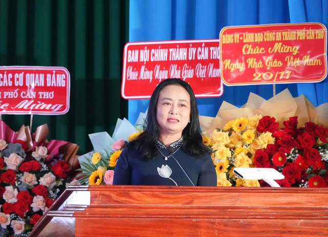 Trường Chính trị TP Cần Thơ họp mặt kỷ niệm 43 năm Ngày Nhà giáo Việt Nam- Ảnh 3.