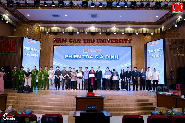 Sinh viên khoa Luật - Trường Đại Học Nam Cần Thơ tổ chức "Phiên toà giả định"- Ảnh 4. Sinh viên khoa Luật - Trường Đại Học Nam Cần Thơ tổ chức "Phiên toà giả định"- Ảnh 4.