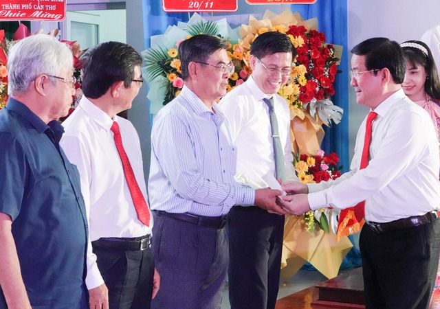 Trường Chính trị TP Cần Thơ họp mặt kỷ niệm 43 năm Ngày Nhà giáo Việt Nam- Ảnh 6.