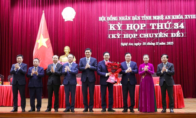 Đồng chí Võ Trọng Hải chính thức được bầu giữ chức Chủ tịch UBND tỉnh Nghệ An.- Ảnh 5.