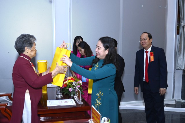 Cà Mau phấn đấu đến năm 2030 trở thành tỉnh phát triển toàn diện, vững bước cùng cả nước bước vào kỷ nguyên phát triển mới- Ảnh 1. Cà Mau phấn đấu đến năm 2030 trở thành tỉnh phát triển toàn diện, vững bước cùng cả nước bước vào kỷ nguyên phát triển mới- Ảnh 1.