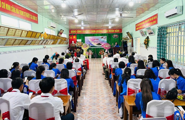 Trường Tiểu học Vĩnh Phong 2 họp mặt kỷ niệm 43 ngày Nhà giáo Việt Nam 20/11- Ảnh 1.