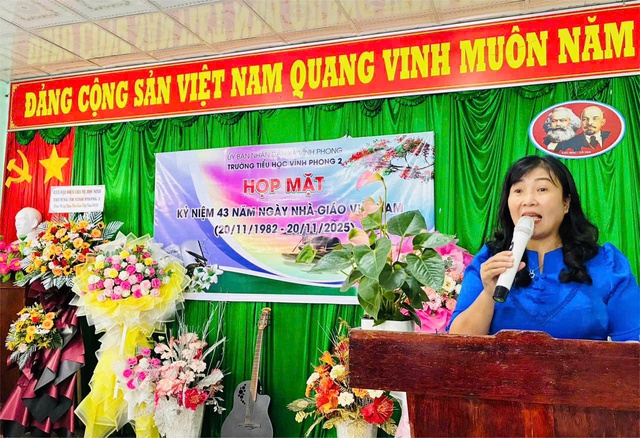 Trường Tiểu học Vĩnh Phong 2 họp mặt kỷ niệm 43 ngày Nhà giáo Việt Nam 20/11- Ảnh 2.