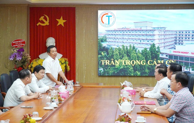 Đảng ủy UBND TP. Cần Thơ thăm bệnh nhân ghép tạng tại Bệnh viện Đa khoa Trung ương Cần Thơ- Ảnh 2.