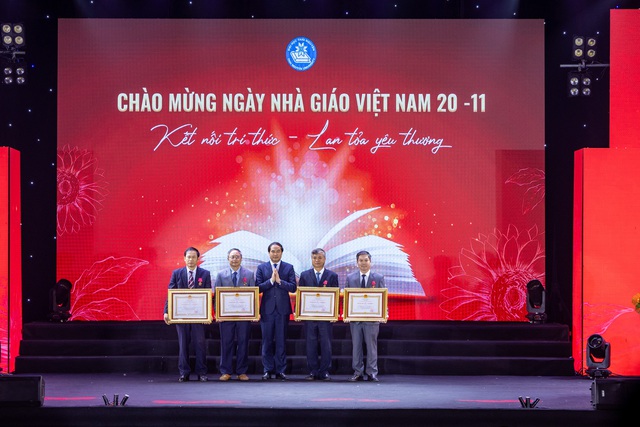 Ngày Nhà giáo Việt Nam 20/11: Đại học Thái Nguyên ra mắt ứng dụng "Sinh viên Số – S-TNU" 
- Ảnh 1.