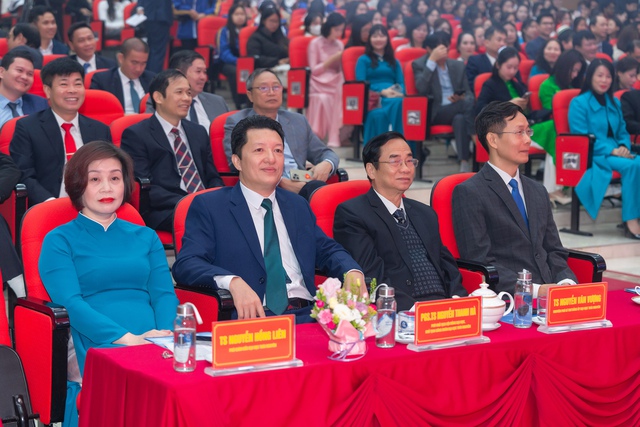 Ngày Nhà giáo Việt Nam 20/11: Đại học Thái Nguyên ra mắt ứng dụng "Sinh viên Số – S-TNU" 
- Ảnh 6.