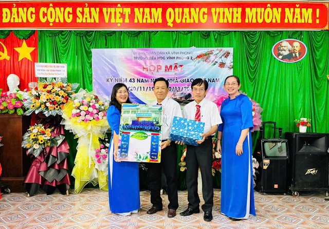 Trường Tiểu học Vĩnh Phong 2 họp mặt kỷ niệm 43 ngày Nhà giáo Việt Nam 20/11- Ảnh 4.