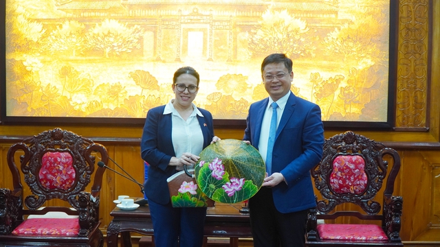 Thành phố Huế: Lãnh đạo UBND thành phố tiếp Tổng Lãnh sự Cộng hòa Cuba tại TP. Hồ Chí Minh- Ảnh 1.