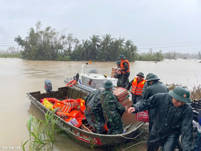 Hỗ trợ khẩn cấp kinh phí cho 4 tỉnh khắc phục thiệt hại do mưa lũ- Ảnh 1. Hỗ trợ khẩn cấp kinh phí cho 4 tỉnh khắc phục thiệt hại do mưa lũ- Ảnh 1.