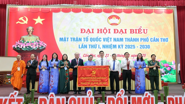 Khai mạc Đại hội đại biểu MTTQ Việt Nam TP Cần Thơ lần thứ I, nhiệm kỳ 2025-2030- Ảnh 6. Khai mạc Đại hội đại biểu MTTQ Việt Nam TP Cần Thơ lần thứ I, nhiệm kỳ 2025-2030- Ảnh 6.