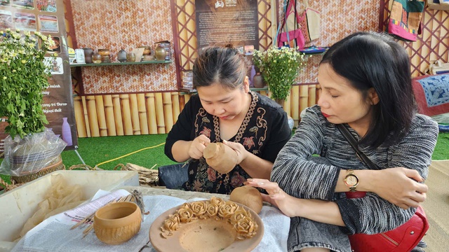 300 hình ảnh và tư liệu về di sản tham gia triển lãm “Di sản Văn hóa, danh thắng Việt Nam và sản phẩm thủ công truyền thống năm 2025”- Ảnh 2.