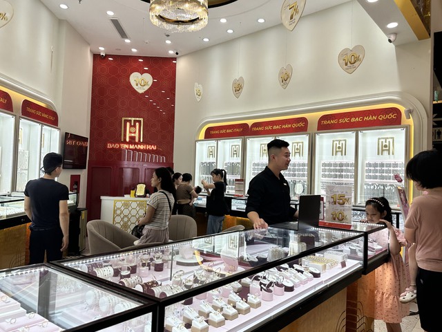 Giá vàng hôm nay 24/11: Khó dự báo xu hướng trong ngắn hạn- Ảnh 1.