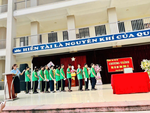 Học sinh Hà Nội quyên góp hỗ trợ đồng bào vùng lũ- Ảnh 7. Học sinh Hà Nội quyên góp hỗ trợ đồng bào vùng lũ- Ảnh 7.