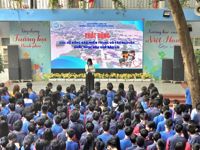 Học sinh Hà Nội quyên góp hỗ trợ đồng bào vùng lũ- Ảnh 4. Học sinh Hà Nội quyên góp hỗ trợ đồng bào vùng lũ- Ảnh 4.