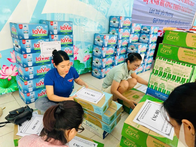 Học sinh Hà Nội quyên góp hỗ trợ đồng bào vùng lũ- Ảnh 12. Học sinh Hà Nội quyên góp hỗ trợ đồng bào vùng lũ- Ảnh 12.