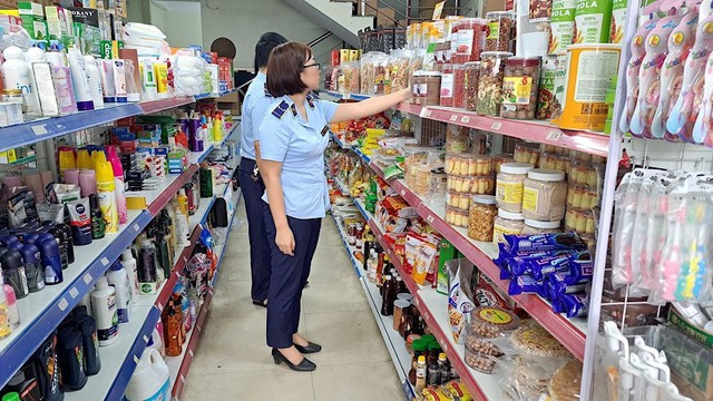 Hàng giả tinh vi thời 4.0: Doanh nghiệp mất doanh thu, người tiêu dùng mất niềm tin- Ảnh 1. Hàng giả tinh vi thời 4.0: Doanh nghiệp mất doanh thu, người tiêu dùng mất niềm tin- Ảnh 1.