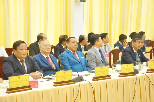 UBND TP. Cần Thơ ký kết hợp tác với 6 trường đại học- Ảnh 4. UBND TP. Cần Thơ ký kết hợp tác với 6 trường đại học- Ảnh 4.