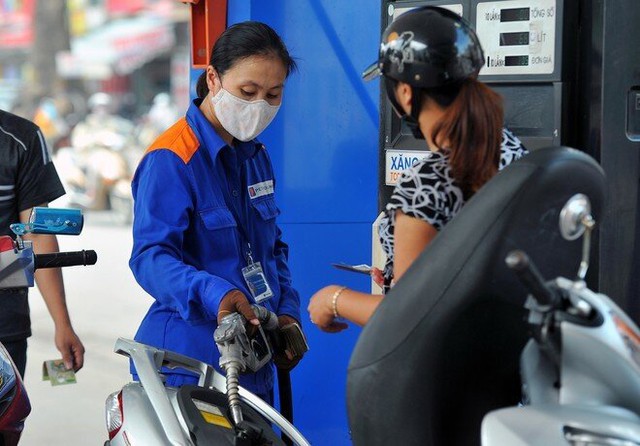 Giá xăng trong nước ngày mai có thể điều chỉnh giảm mạnh- Ảnh 1.