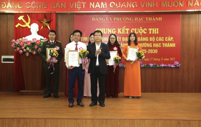 Phường Hạc Thành: Tổ chức vòng chung kết tìm hiểu Nghị quyết Đại hội Đảng các cấp- Ảnh 3. Phường Hạc Thành: Tổ chức vòng chung kết tìm hiểu Nghị quyết Đại hội Đảng các cấp- Ảnh 3.