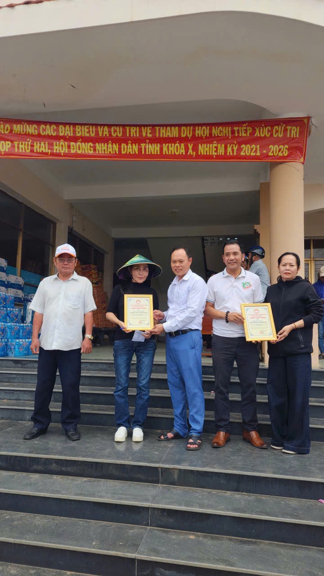 Cộng đồng doanh nghiệp Quảng Ngãi QNG sẻ chia cùng bà con vùng lũ miền Trung- Ảnh 1. Cộng đồng doanh nghiệp Quảng Ngãi QNG sẻ chia cùng bà con vùng lũ miền Trung- Ảnh 1.