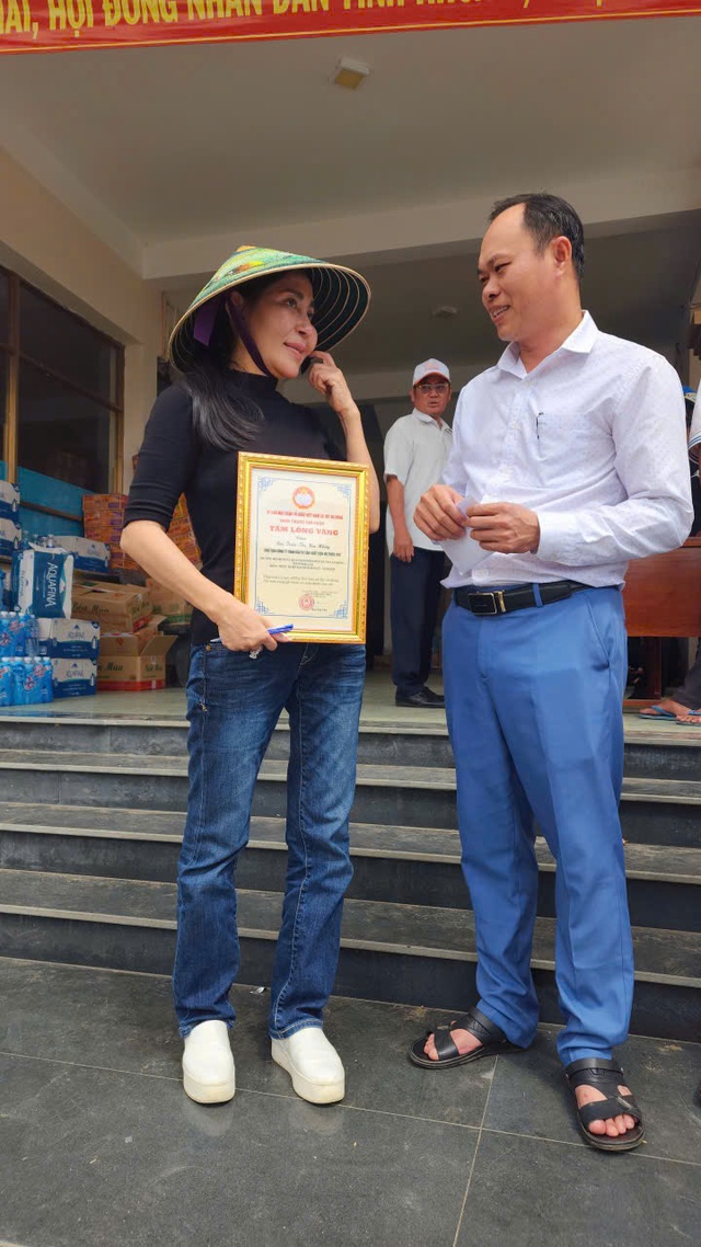 Cộng đồng doanh nghiệp Quảng Ngãi QNG sẻ chia cùng bà con vùng lũ miền Trung- Ảnh 2. Cộng đồng doanh nghiệp Quảng Ngãi QNG sẻ chia cùng bà con vùng lũ miền Trung- Ảnh 2.